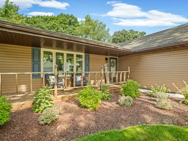 102 NE Centralia PL, Poplar Grove, IL 61065