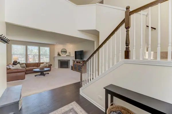 3507 Crestwood LN, Carpentersville, IL 60110