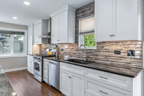2422 Chippewa CT, Lisle, IL 60532