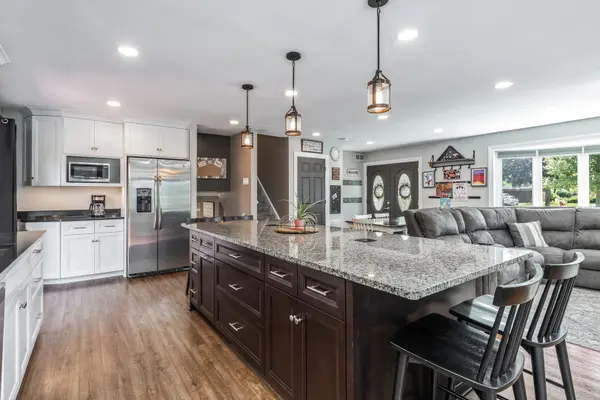 2422 Chippewa CT, Lisle, IL 60532