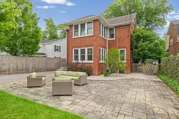 198 Wildwood RD, Lake Forest, IL 60045