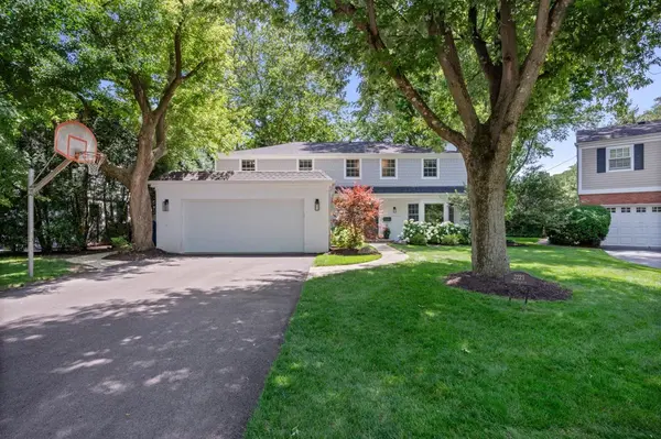 2223 Crestview LN, Wilmette, IL 60091