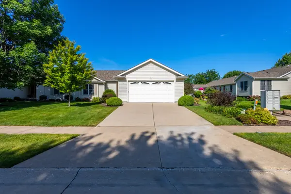 35 Madison CIR, Davenport, IA 52806