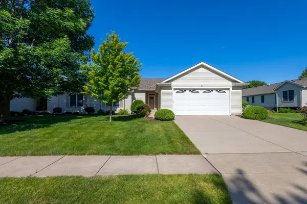35 Madison CIR, Davenport, IA 52806