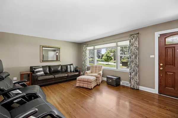 29 N Summit AVE, Villa Park, IL 60181