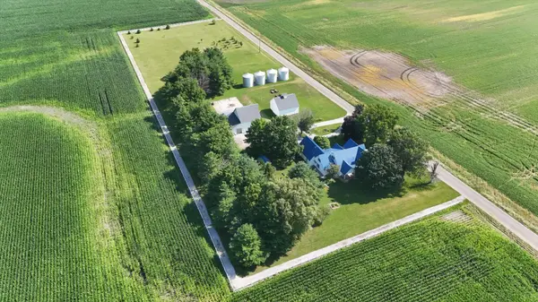 530 N County Road 2560 RD, Newman, IL 61942