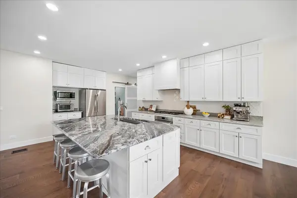 7014 Church ST, Morton Grove, IL 60053