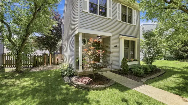 916 Britta LN, Geneva, IL 60134