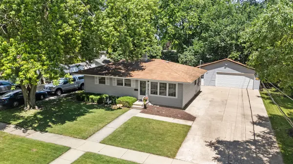 1628 E Dresser RD, Dekalb, IL 60115