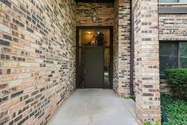 6224 Trinity DR #2A, Lisle, IL 60532