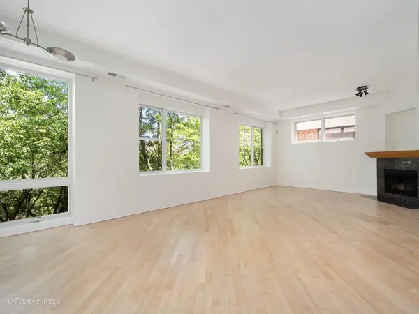 2317 W Wolfram ST #411, Chicago, IL 60618