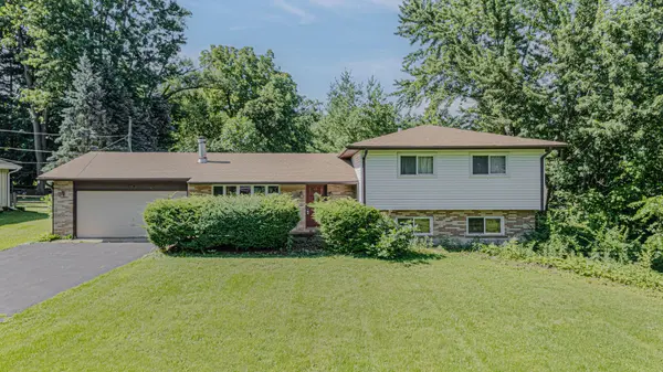 23313 W Hillcrest DR, Lake Zurich, IL 60047