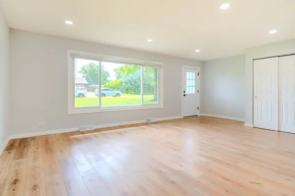 936 Cuyahoga DR, Bartlett, IL 60103