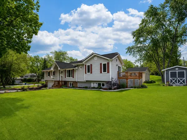 110 Oakwood LN, Bartlett, IL 60103