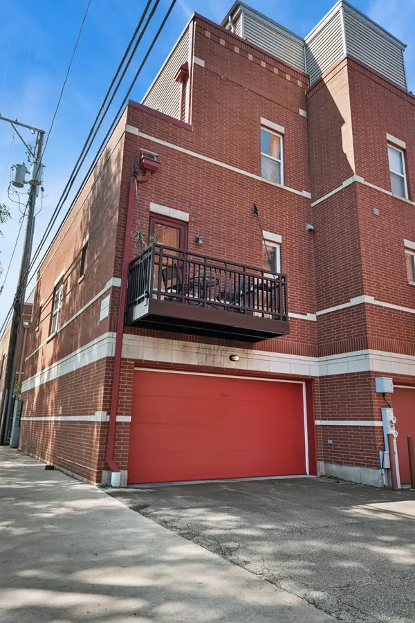 525 Chicago AVE #I, Evanston, IL 60202