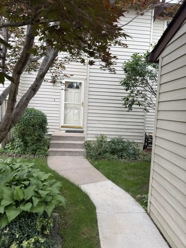3731 CEDARWOOD CT, Bettendorf, IA 52722