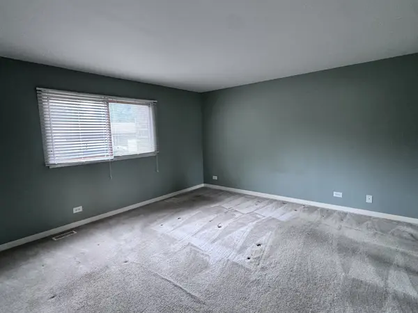 408 Heine AVE #408, Elgin, IL 60123