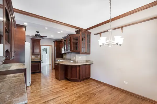 154 Center ST, Crystal Lake, IL 60014