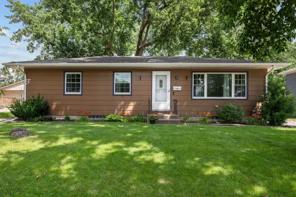 3627 Cedar ST, Davenport, IA 52806