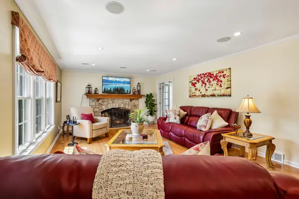 720 Oxbow LN, Barrington, IL 60010