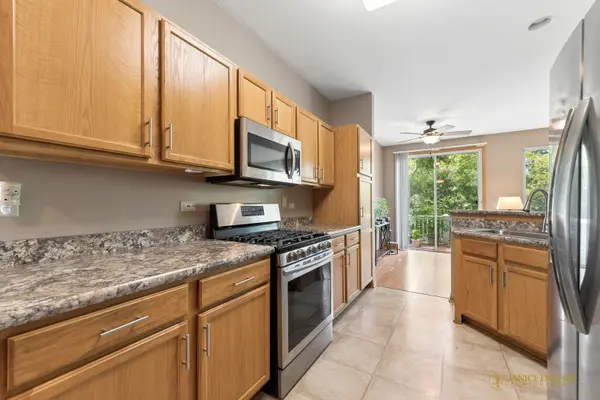 4349 Waters Edge DR, Island Lake, IL 60042