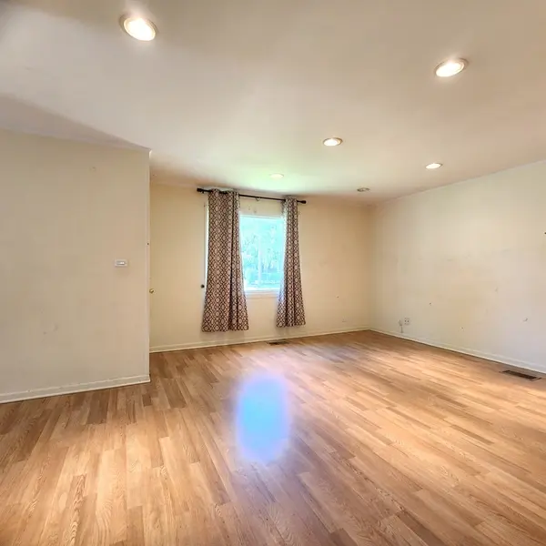 245 E Dennis RD, Wheeling, IL 60090