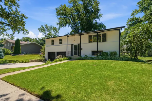 917 E Morris DR, Palatine, IL 60074