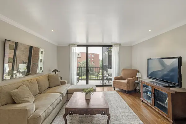 111 Acacia DR #306, Indian Head Park, IL 60525