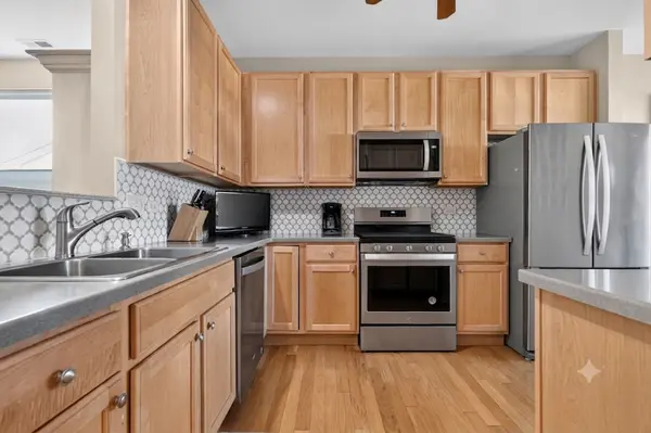 3423 Epstein CIR, Mundelein, IL 60060