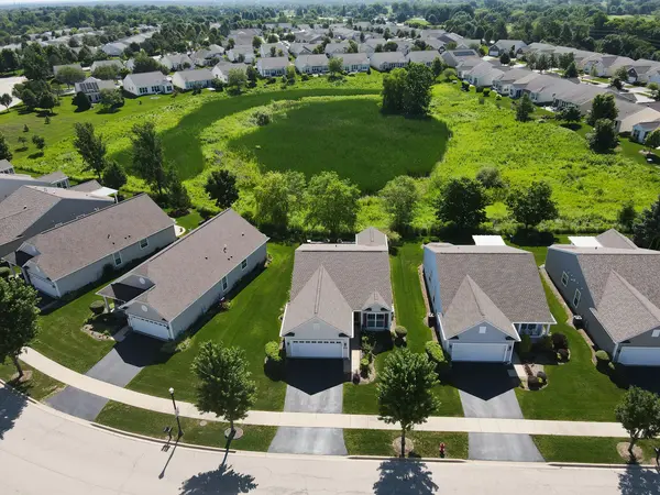 3423 Epstein CIR, Mundelein, IL 60060