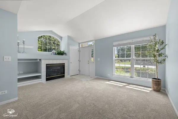1301 Spencer LN, Batavia, IL 60510