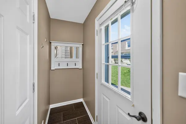 1370 Woodcutter LN #D, Wheaton, IL 60189