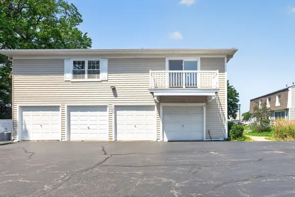 1370 Woodcutter LN #D, Wheaton, IL 60189