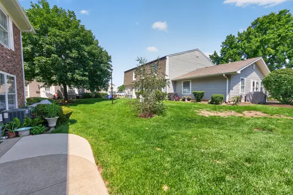 1370 Woodcutter LN #D, Wheaton, IL 60189