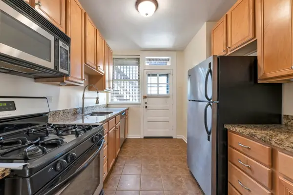 4126 N Kedvale AVE #203, Chicago, IL 60641