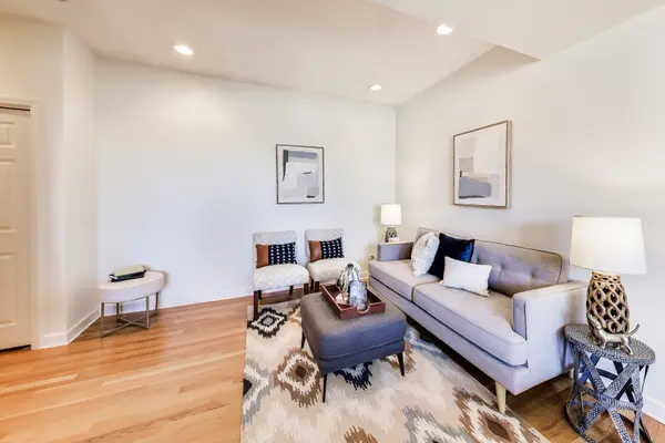 4821 N Kimball AVE #3, Chicago, IL 60625