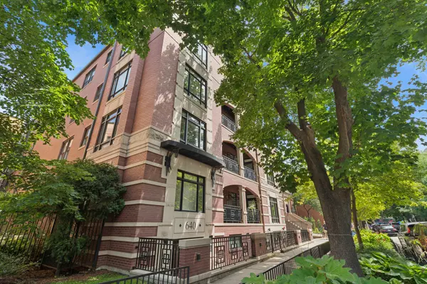 640 W Barry AVE #204, Chicago, IL 60657