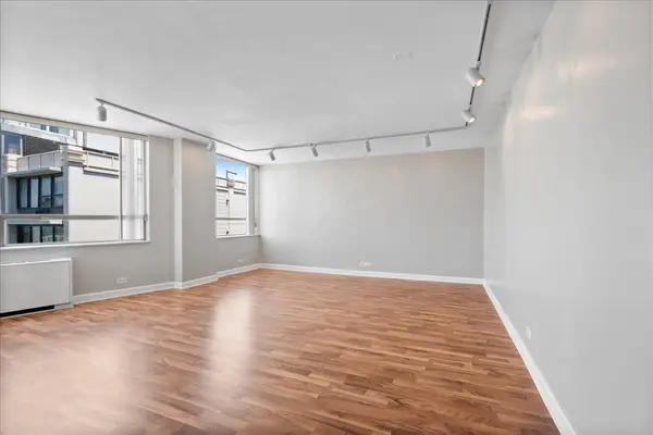 5701 N Sheridan RD #30F, Chicago, IL 60660