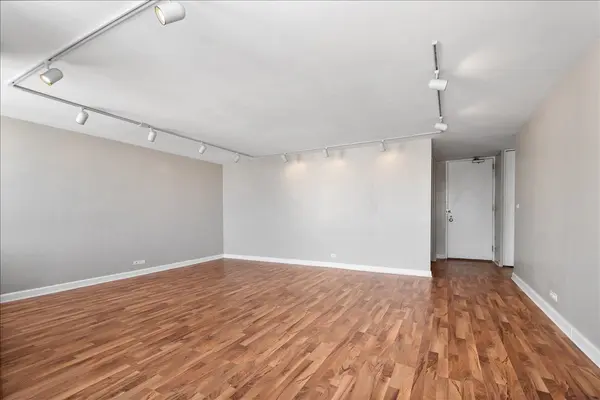 5701 N Sheridan RD #30F, Chicago, IL 60660