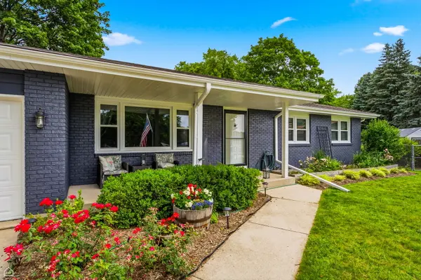 1978 N Fork CIR, Elgin, IL 60123