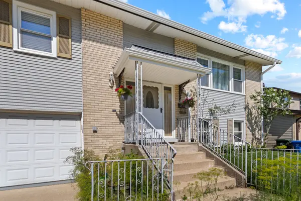 1418 S Hickory DR, Mount Prospect, IL 60056