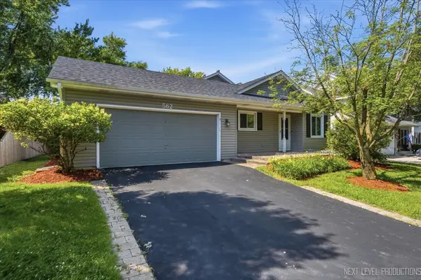 562 Roxbury DR, Naperville, IL 60565