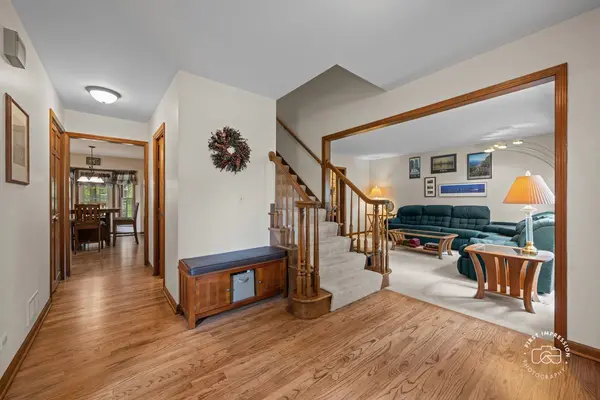 2412 Barkdoll RD, Naperville, IL 60565