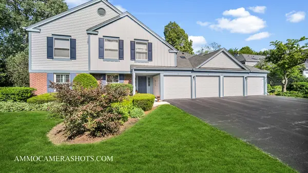 1671 Grosvenor CIR #B, Wheaton, IL 60189