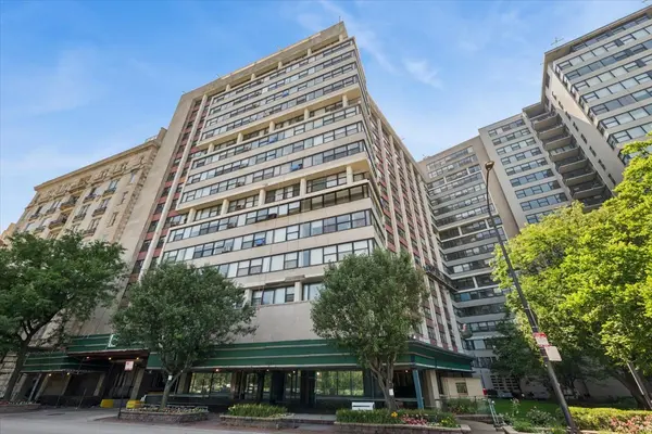 3420 N Lake Shore DR #8J, Chicago, IL 60657