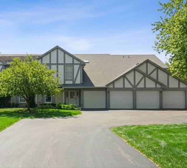 32 W FERN CT #215, Palatine, IL 60067