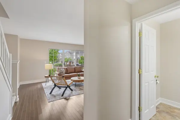 856 W Saint Johns PL, Palatine, IL 60067