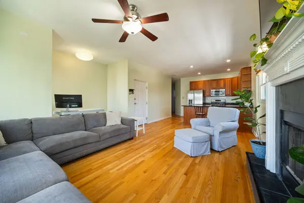 825 W Eastwood AVE #3W, Chicago, IL 60640