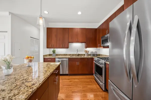2326 W Giddings ST #302, Chicago, IL 60625