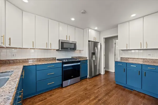 913 Cambridge LN, Wilmette, IL 60091